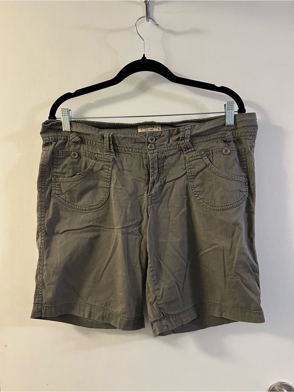 Vintage Paris Blues Tan Low-Waisted Cargo Shorts